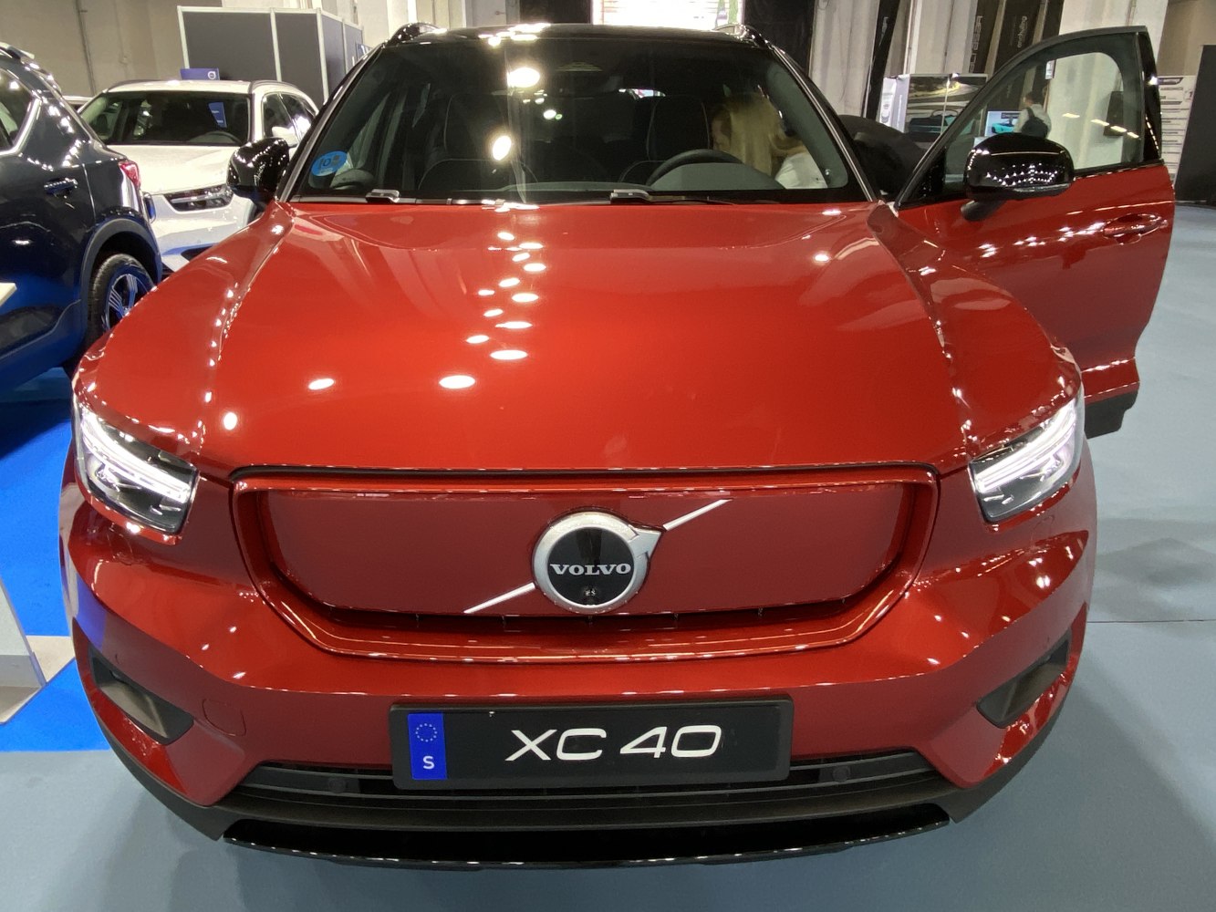 Front view with closed grille and LED headlights