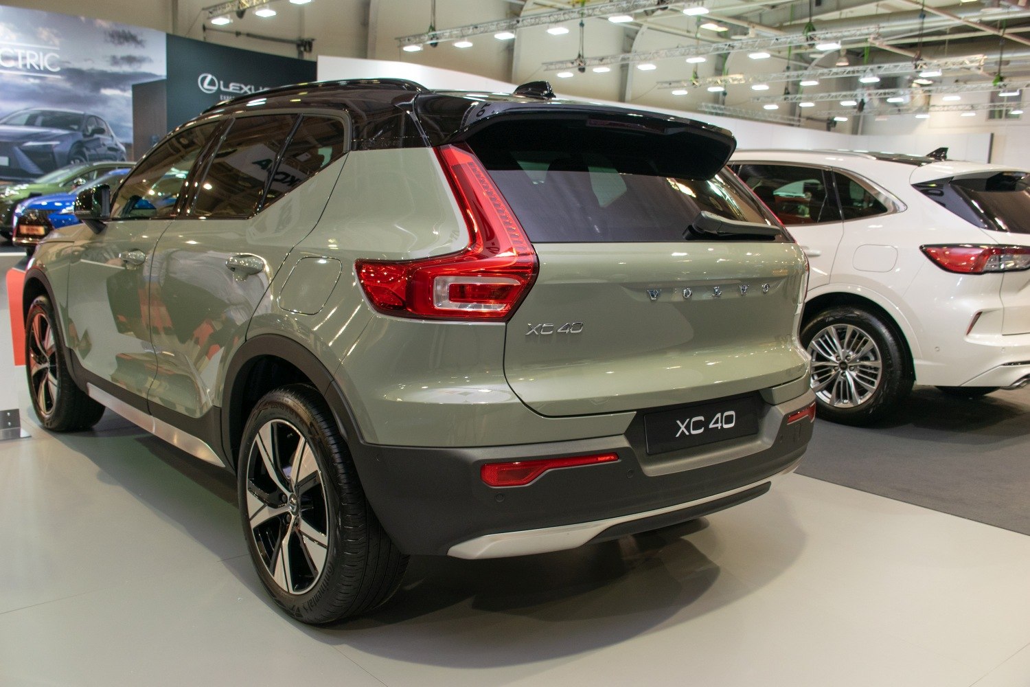 SUV rear with vertical tail lights and two-tone paint scheme