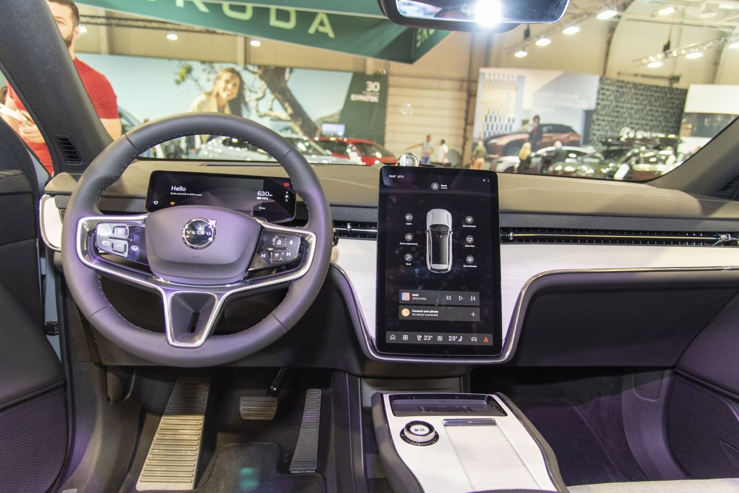 Digital instrument cluster and large vertical touchscreen display
