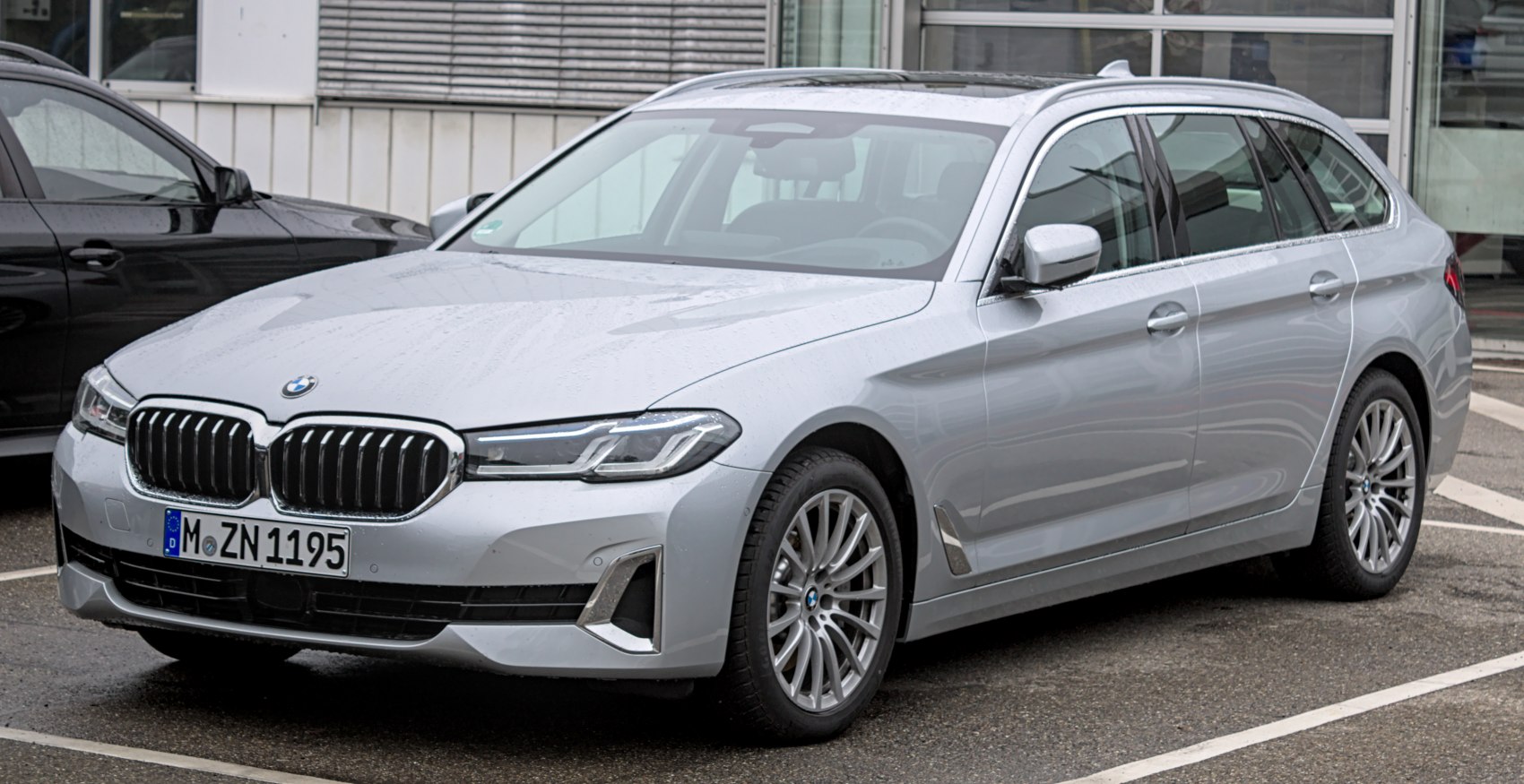 Front and side view with kidney grille and alloy wheels