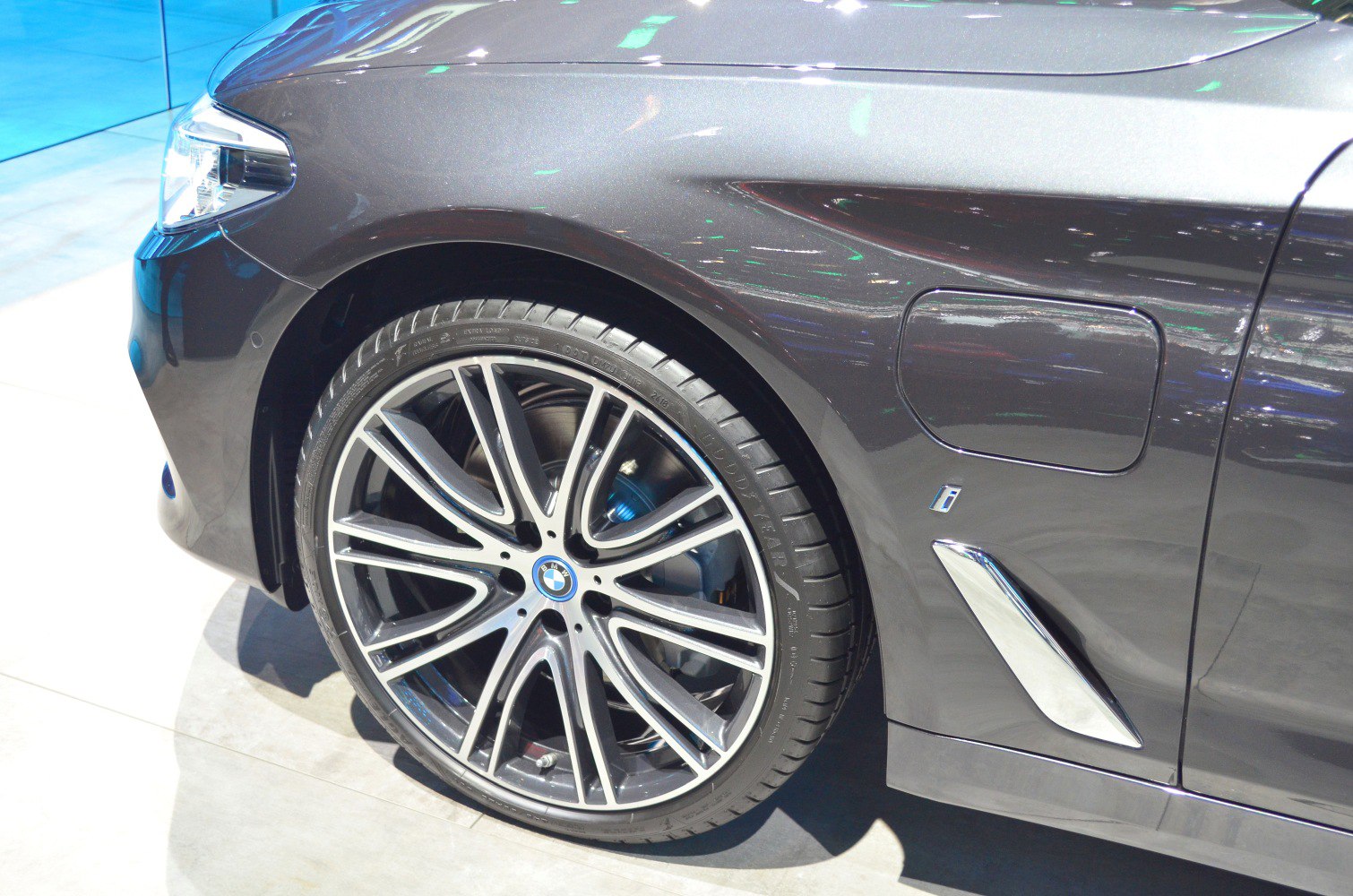 Close-up of alloy wheel and fuel cap on car side