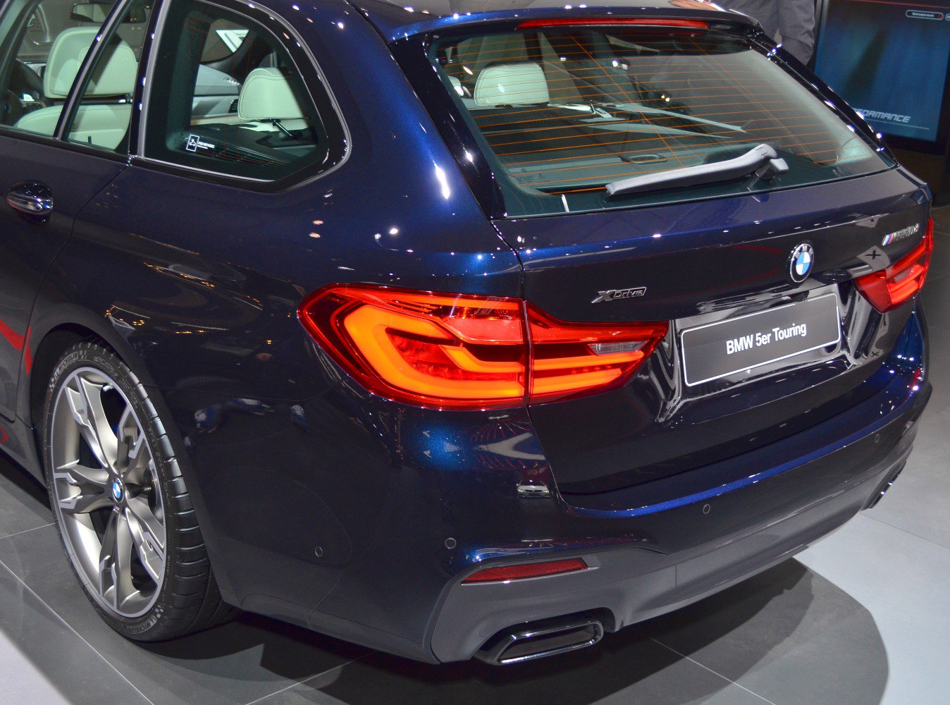 LED tail lights, rear wiper, sporty alloy wheels on station wagon rear