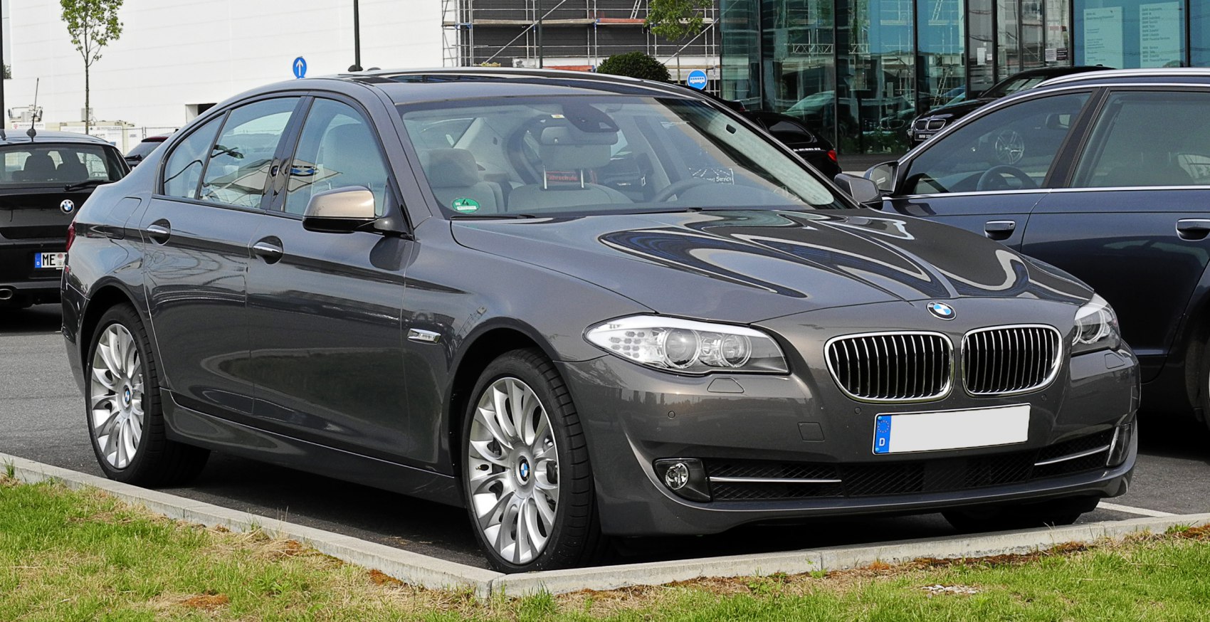 Front angle view of sedan with kidney grille and twin headlights