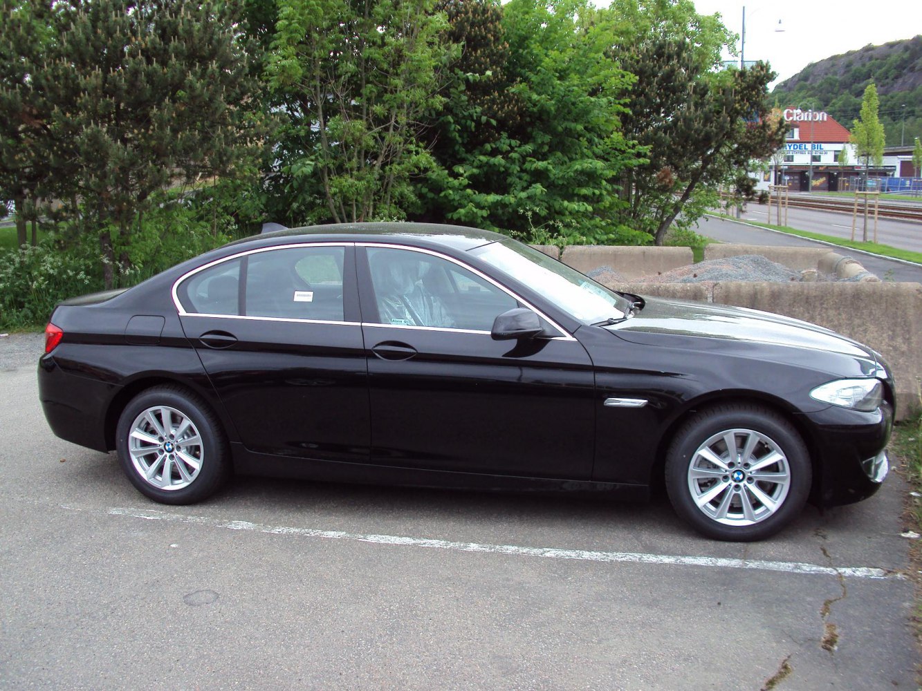 Side profile of a sleek mid-size sedan with alloy wheels and four doors