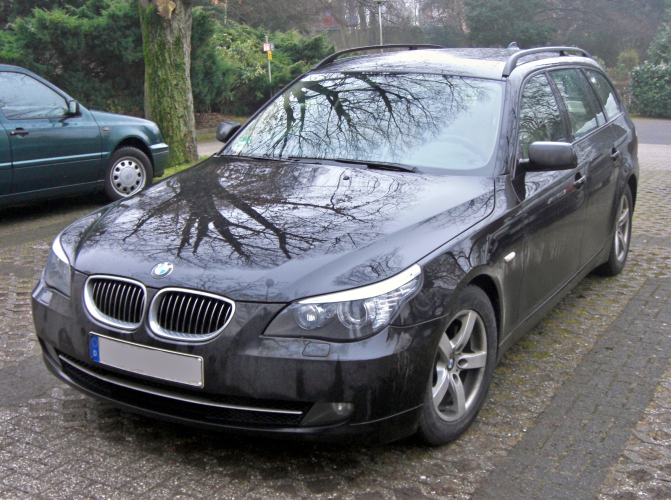 Front grille and headlights of a black station wagon