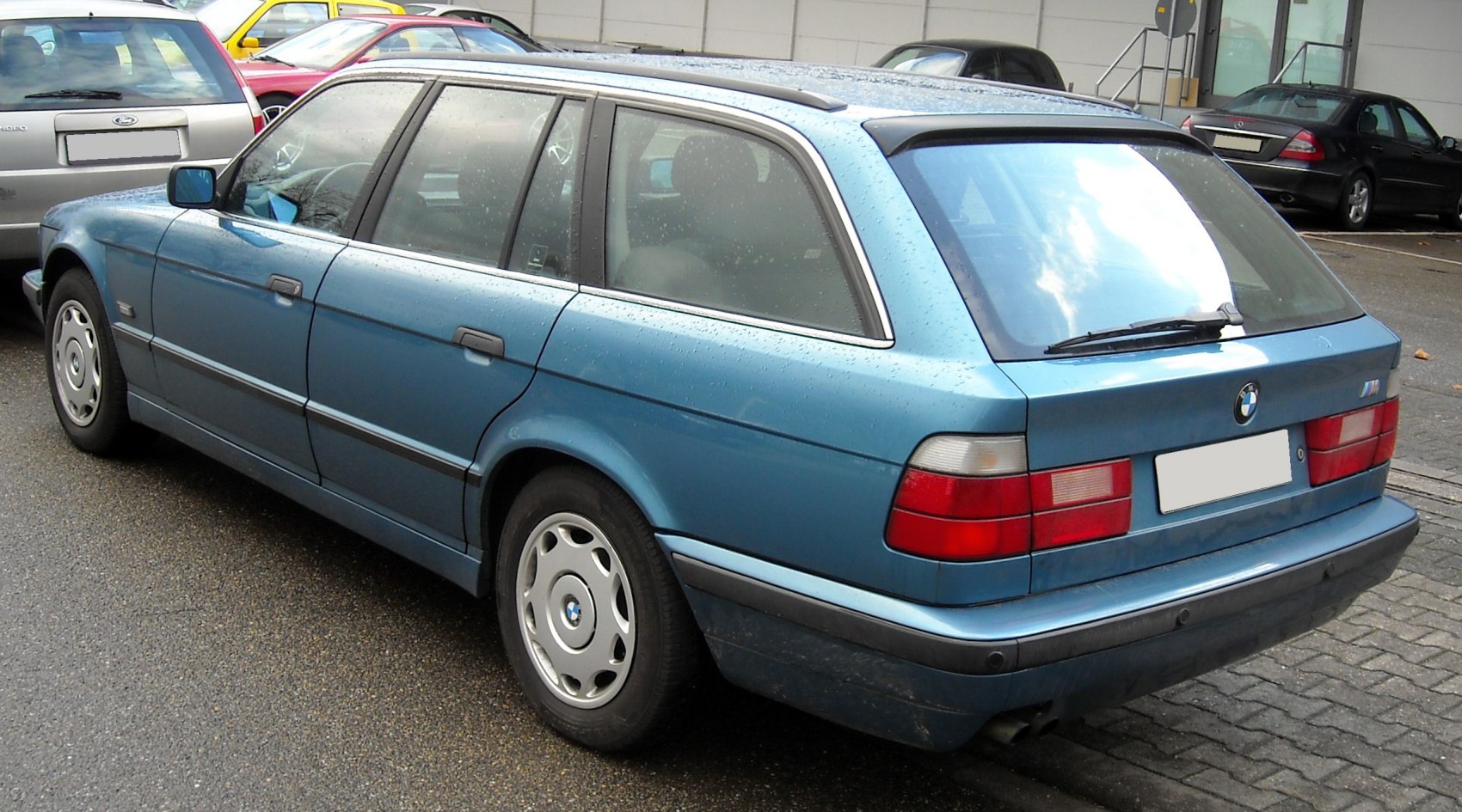Station wagon with roof rails and rear windshield wiper