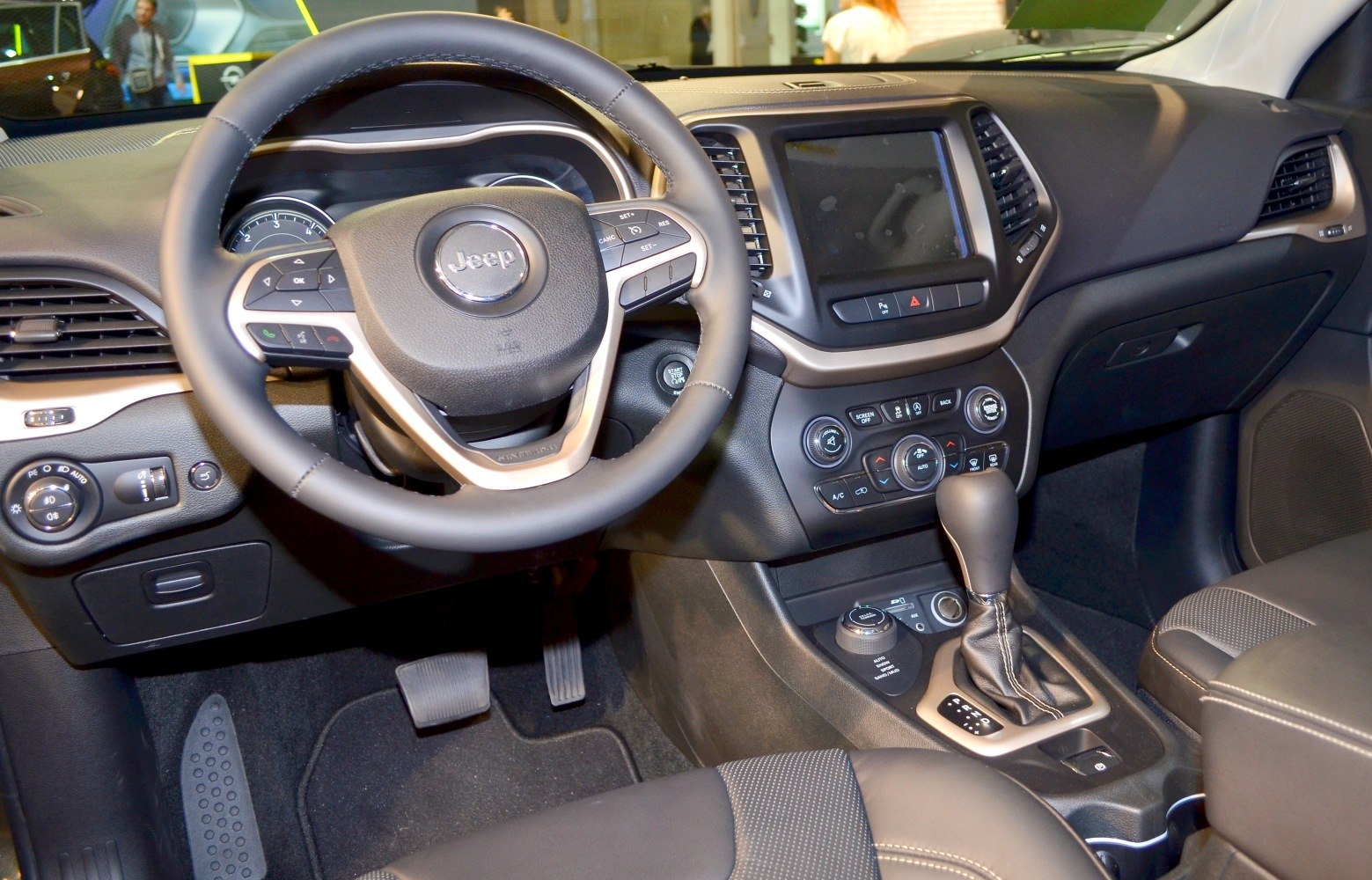 Jeep Cherokee dashboard with steering wheel and touchscreen
