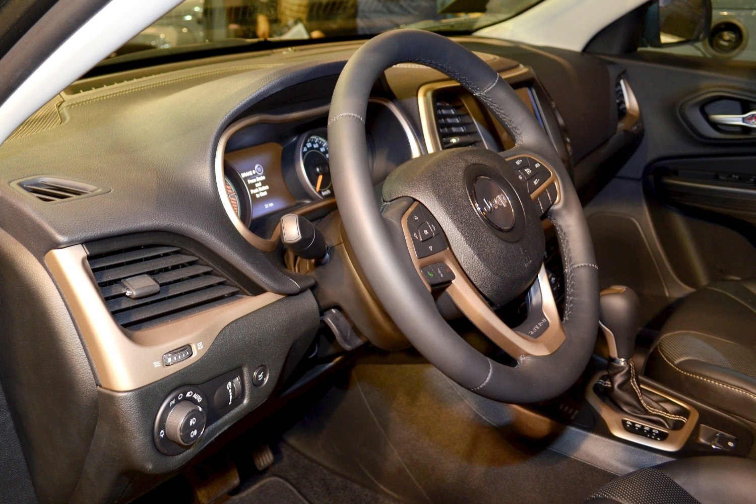 Steering wheel and dashboard controls with instrument cluster