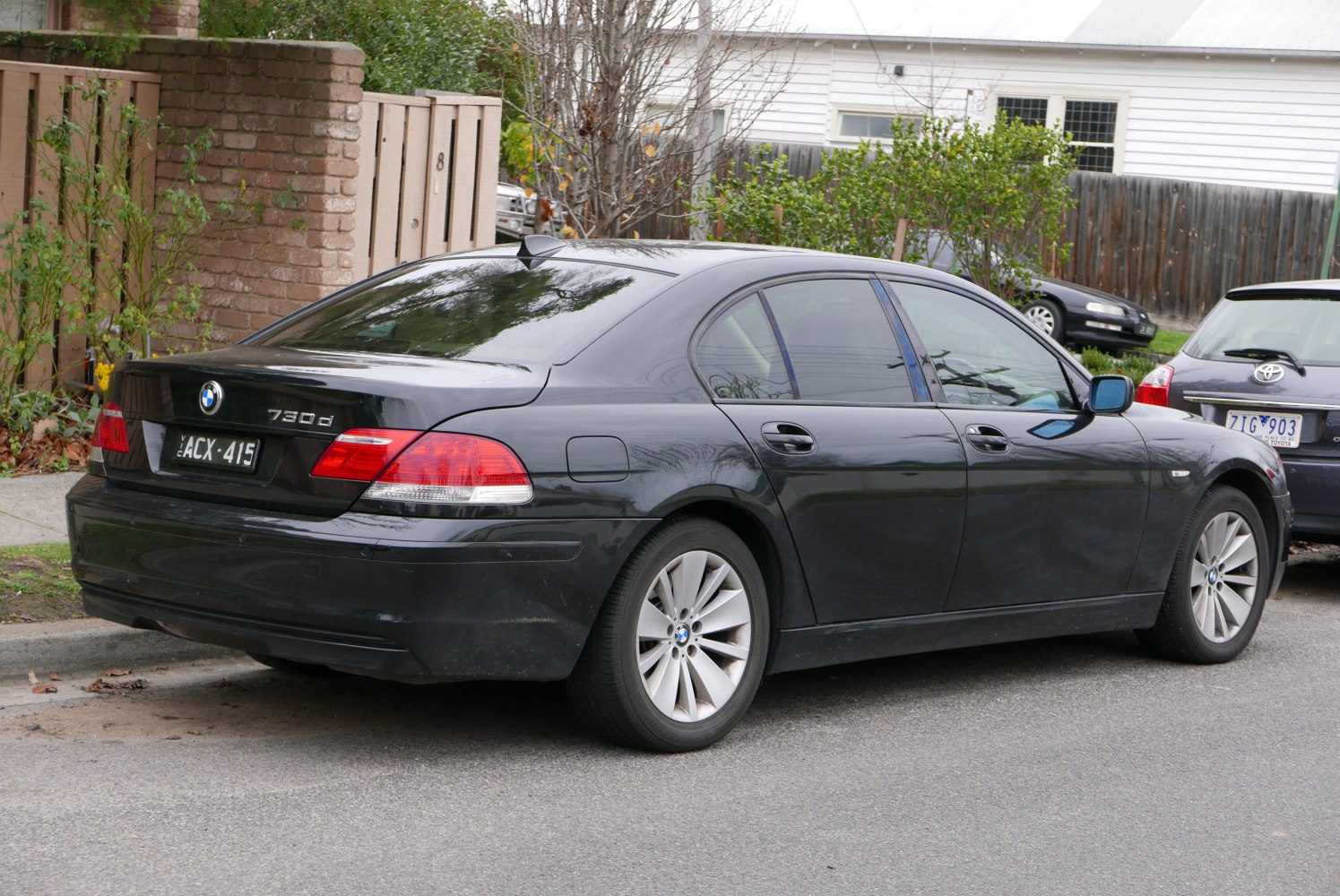 Rear side view of BMW 7 Series E65 facelift 730d