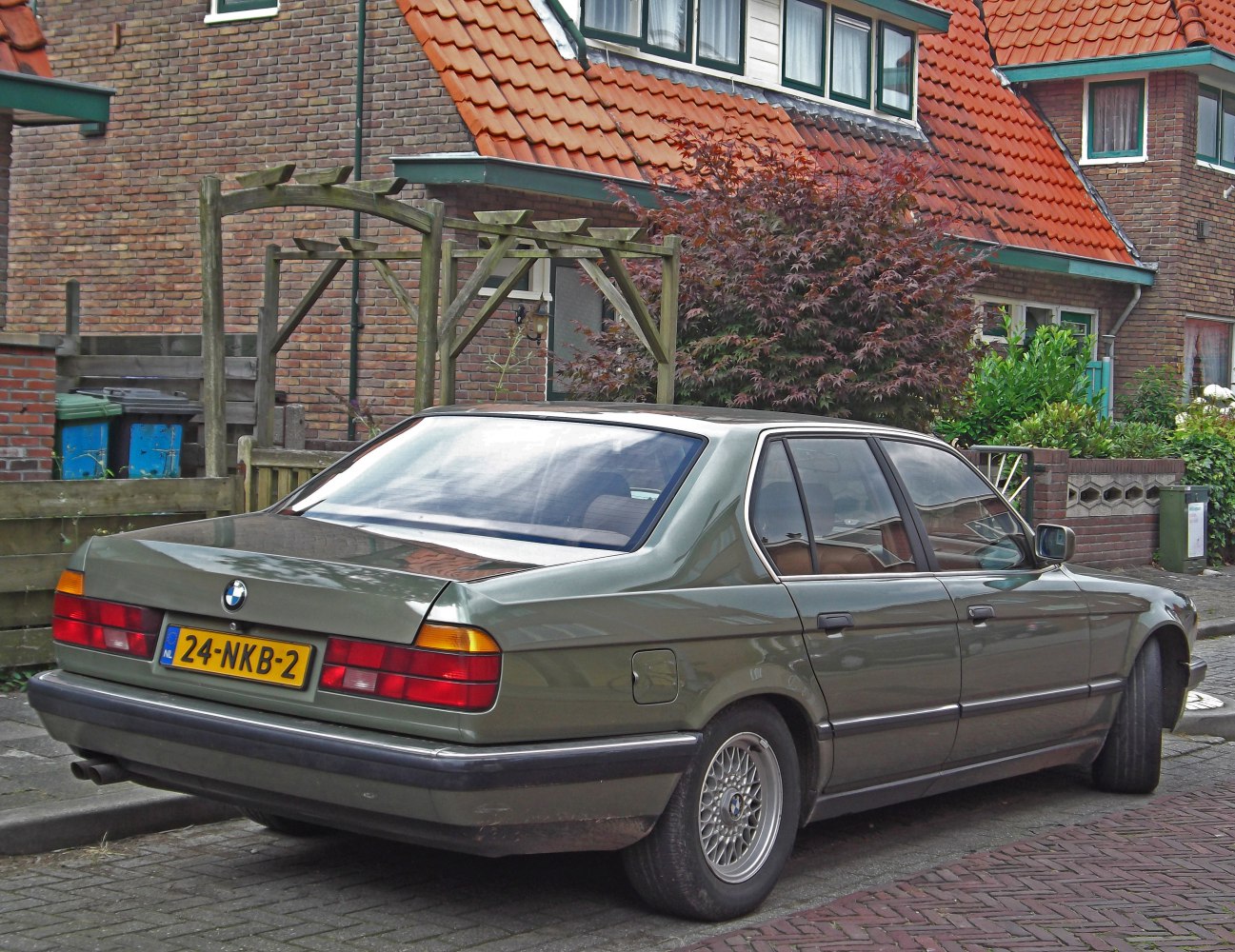 Rear side view with classic taillights and multi-spoke alloy wheels.