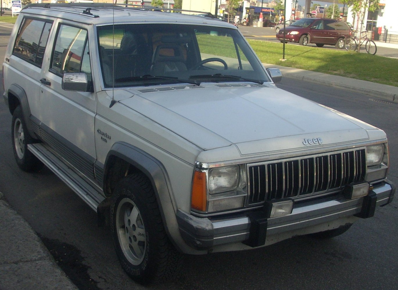 SUV with distinctive front grille and 3-door design