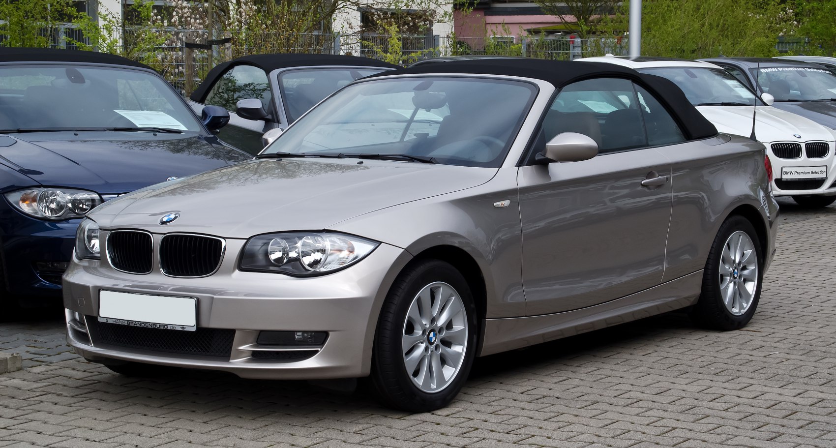 Convertible soft-top front-side view with alloy wheels