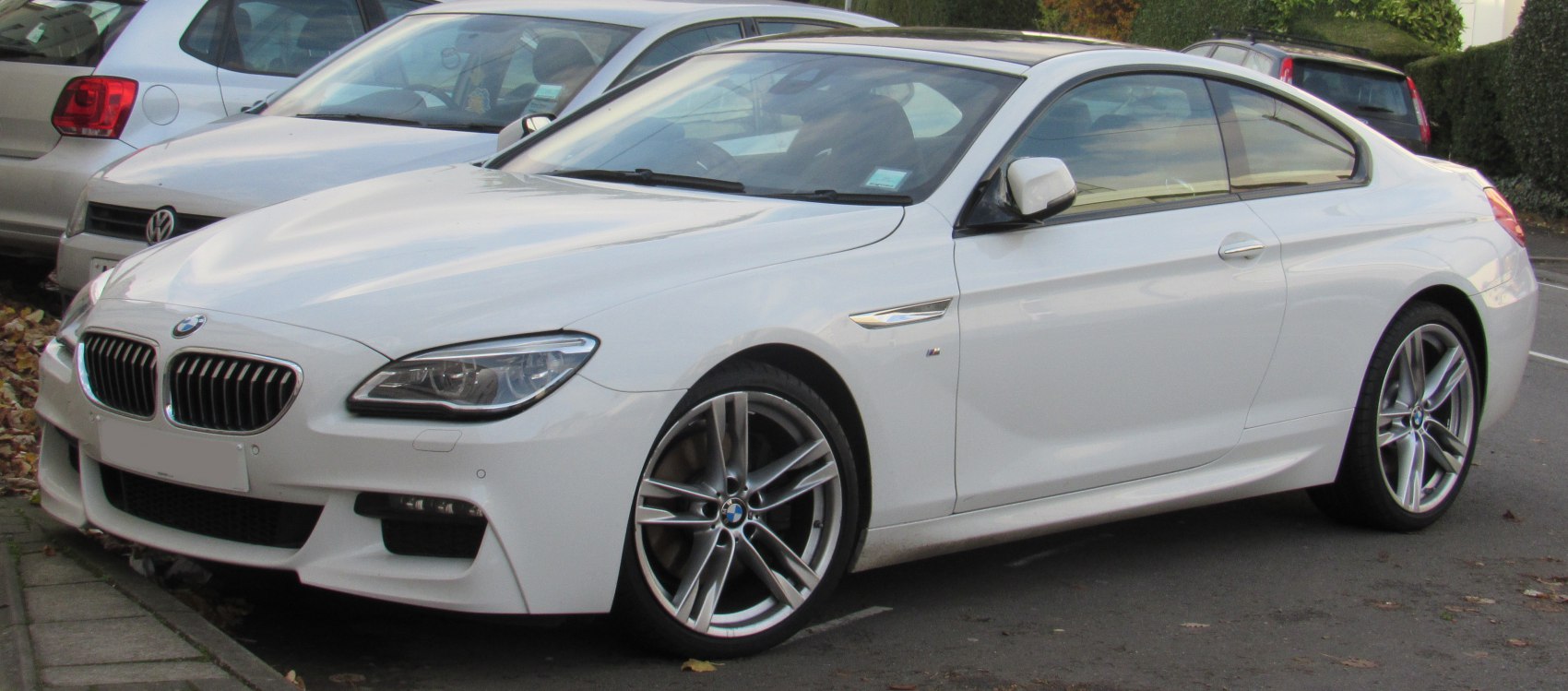 Front side view with key design and alloy wheels