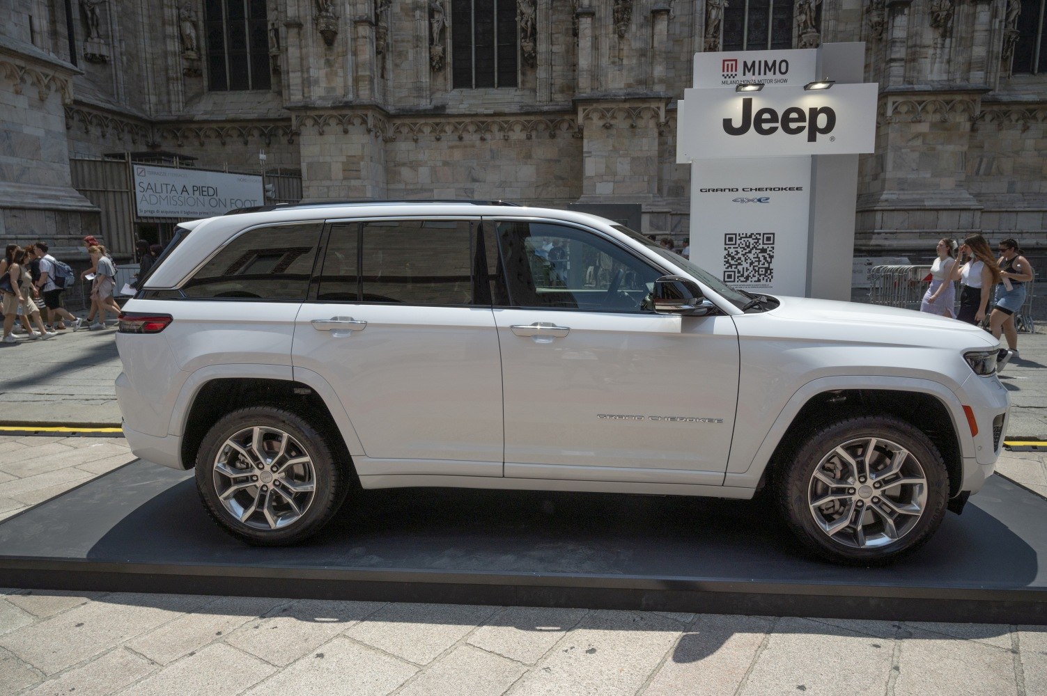 Side profile of an SUV with alloy wheels and tinted windows