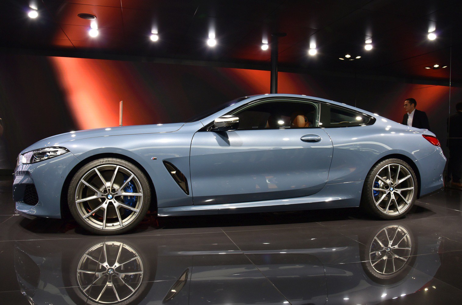 Coupe side profile with sporty alloy wheels and side air vents