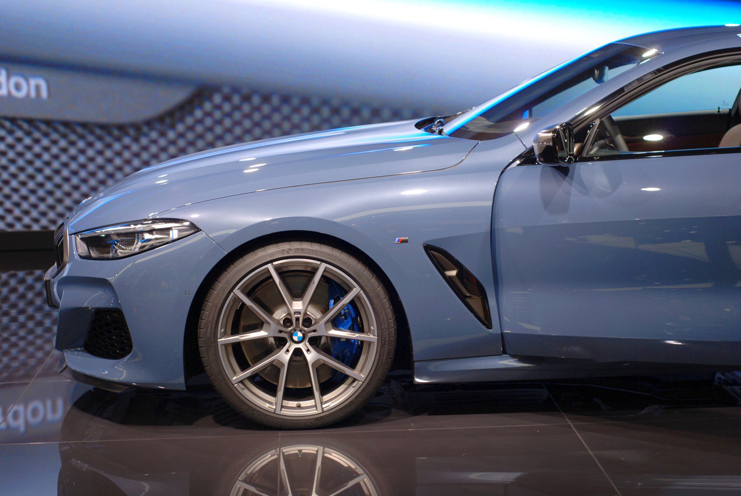 Front side with alloy wheel and aerodynamic vent details