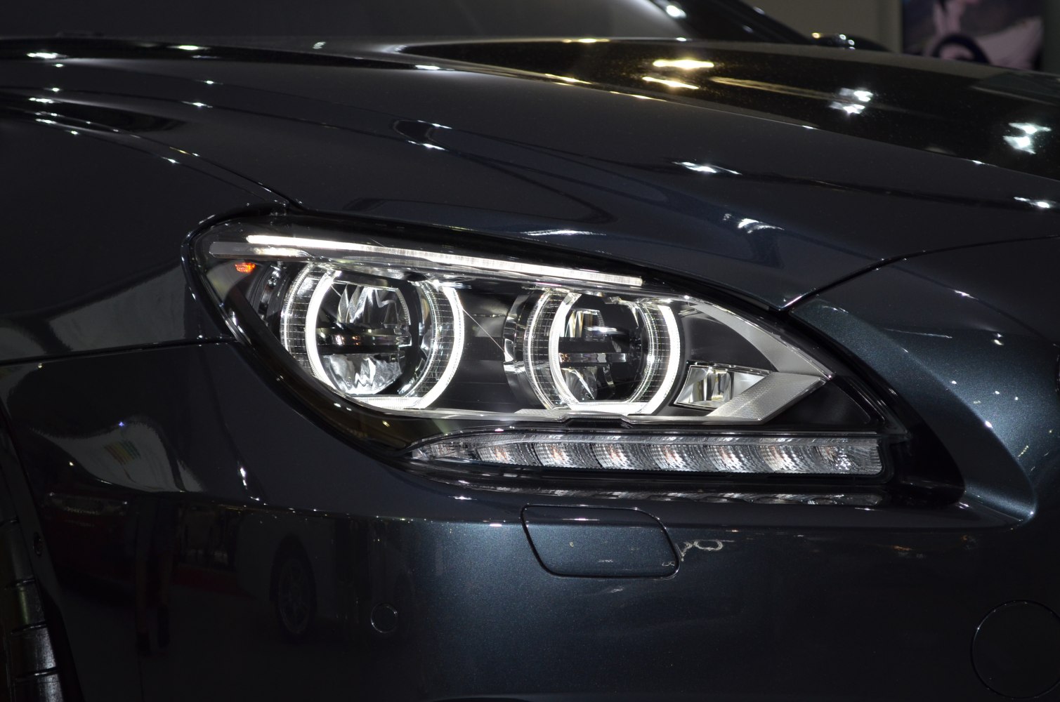 BMW-style LED ring headlights with modern front lighting elements