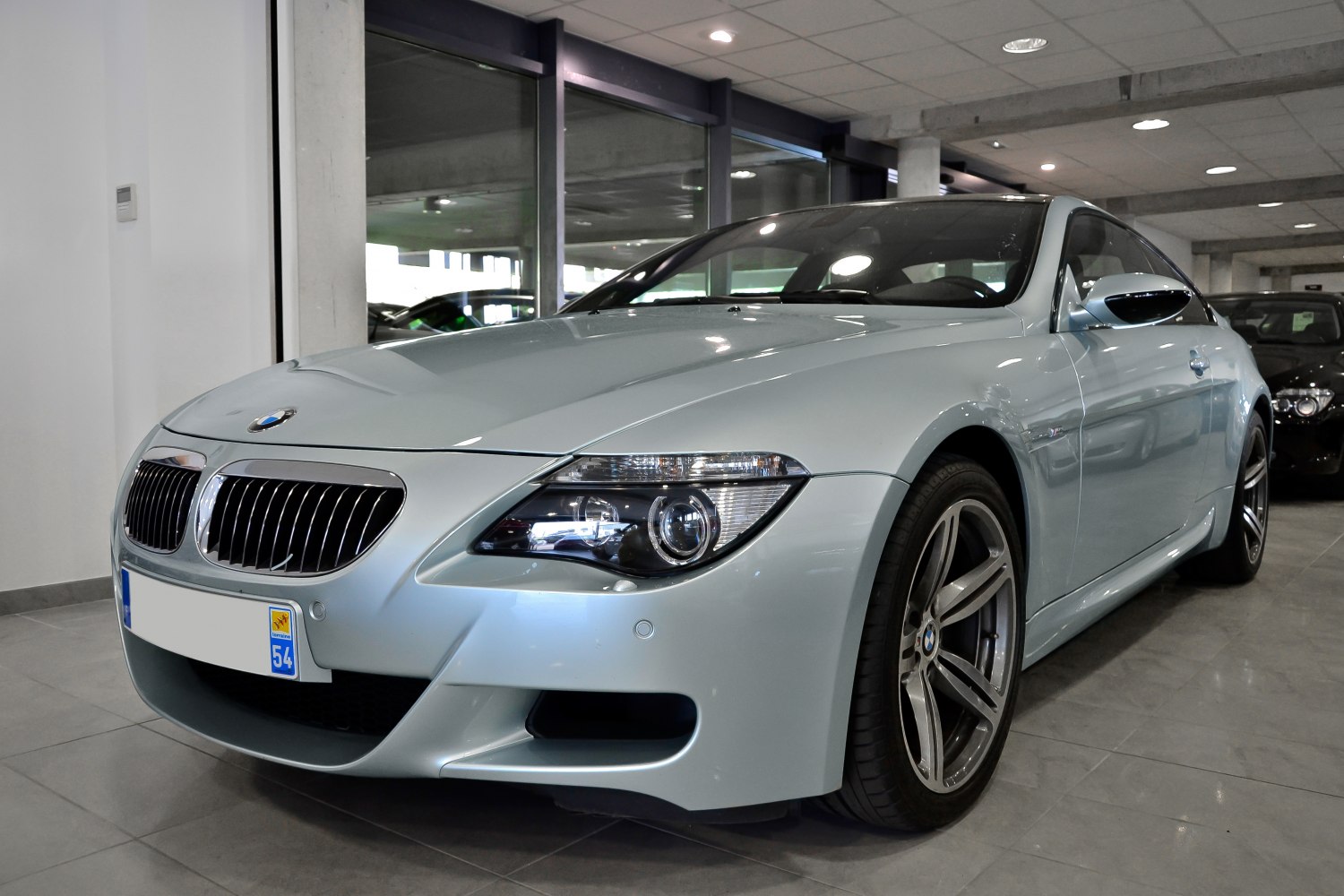 Sporty coupe with LED headlights and alloy wheels