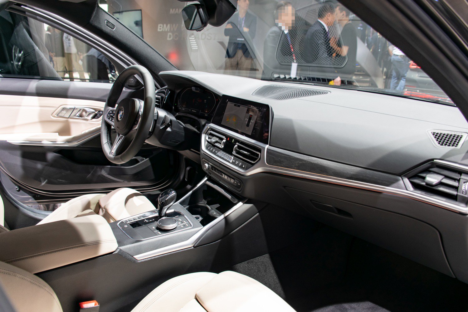 Digital dashboard and multifunction steering with central control system