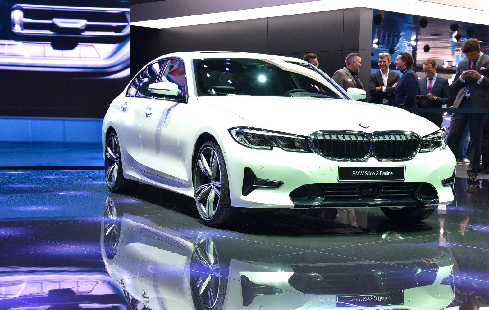 Front view of sedan with kidney grille and LED headlights