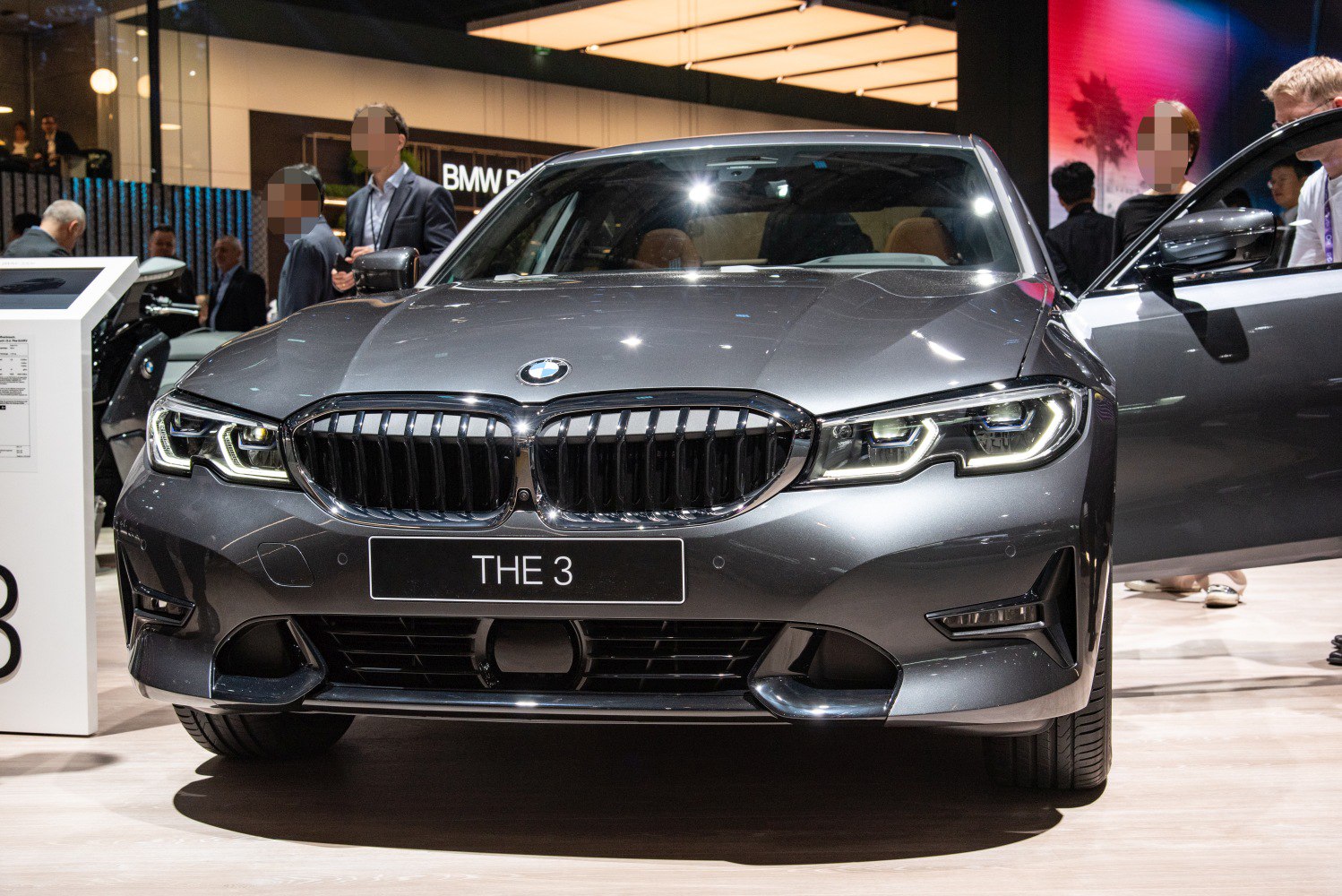 Front view with kidney grille and LED headlights