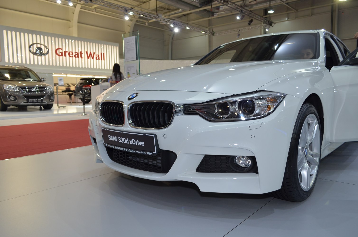 Front view of sedan with LED headlights and kidney grille