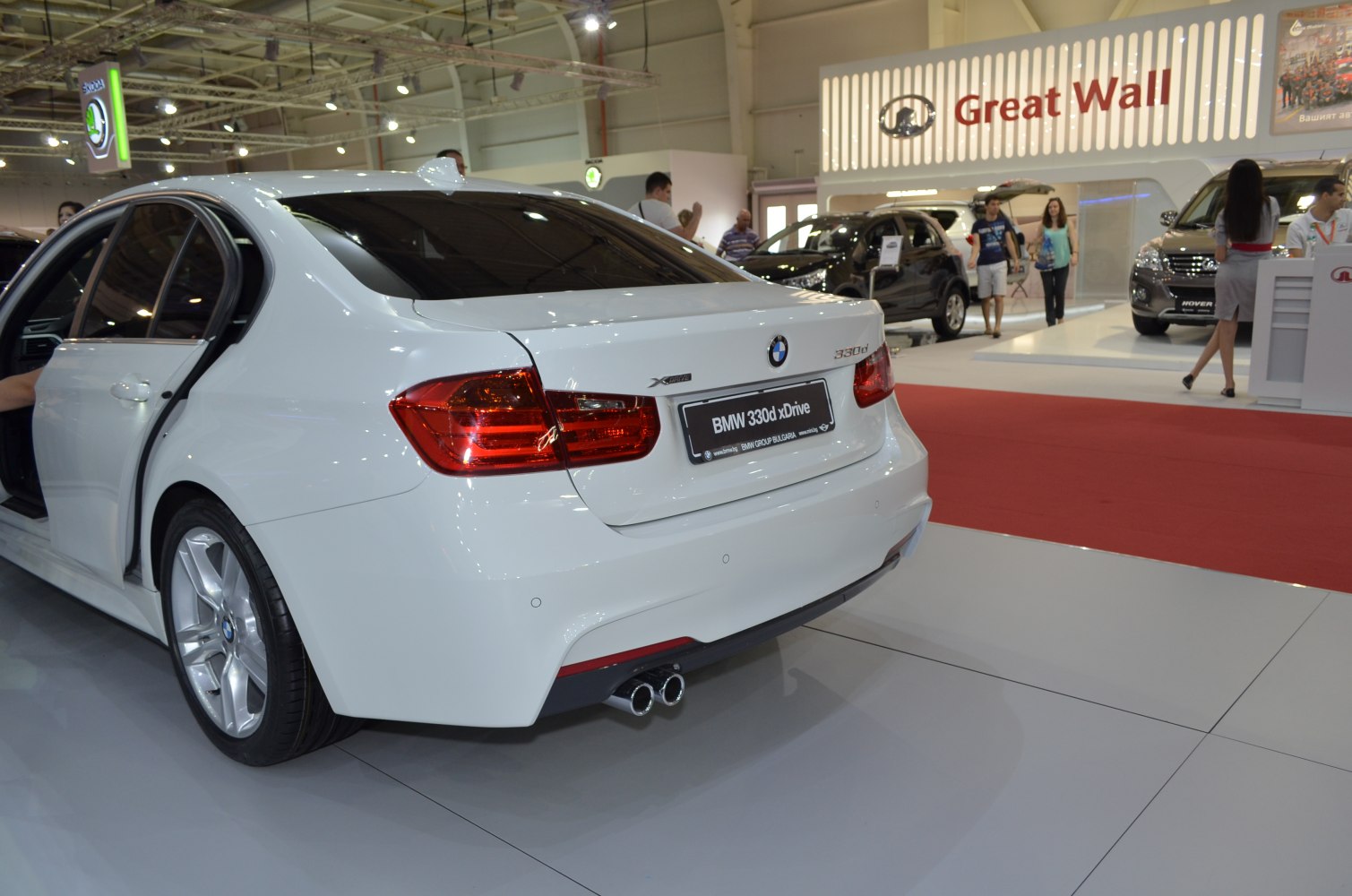 White sedan rear with dual exhaust and taillights