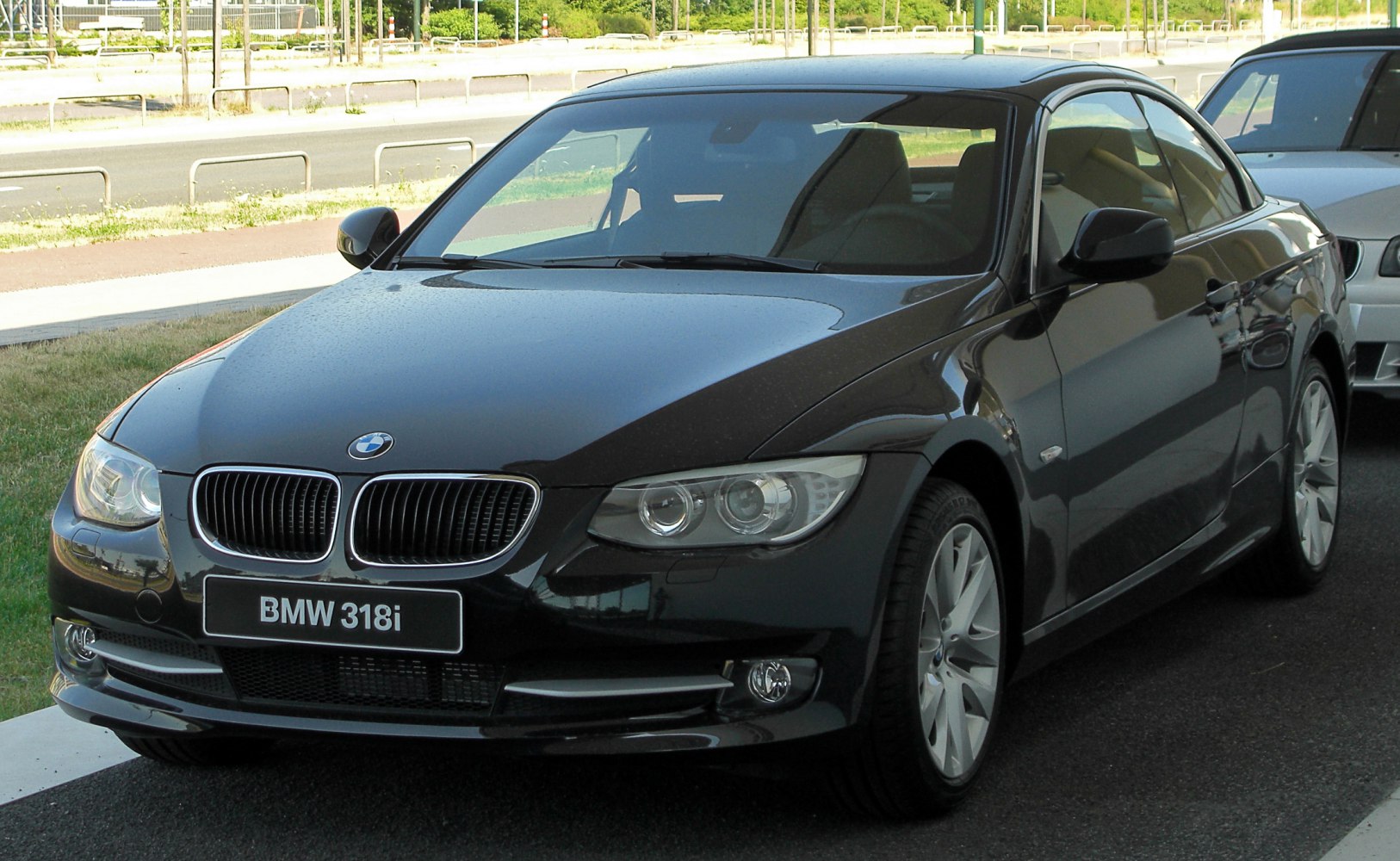 Front view with kidney grille and dual headlights