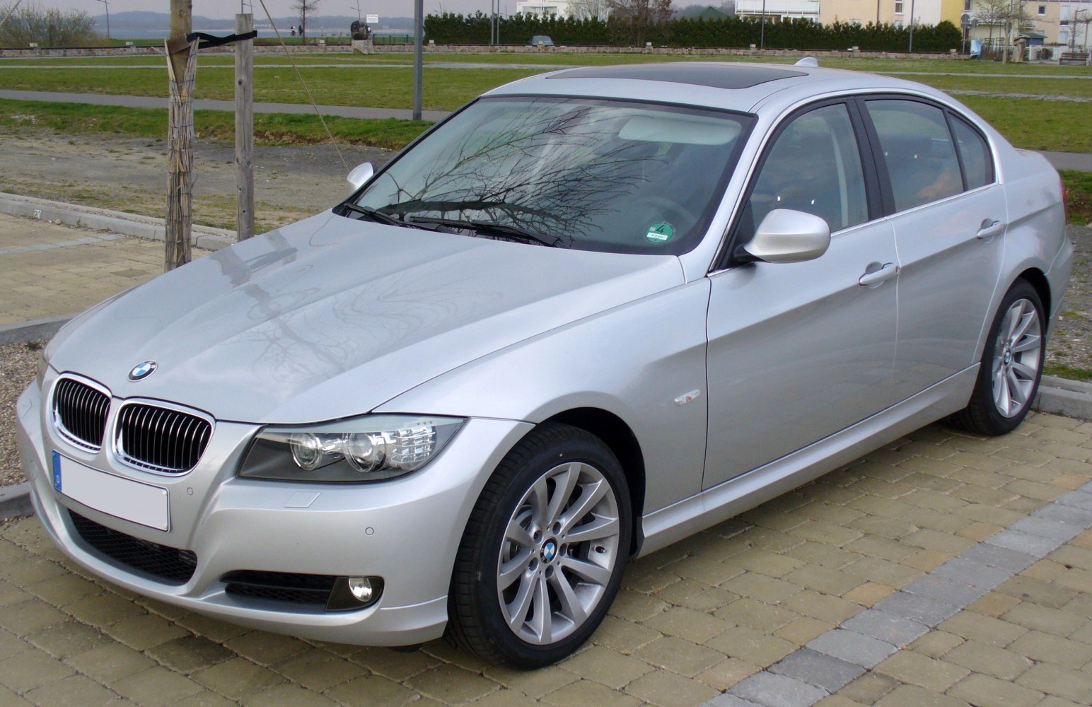 Silver sedan with alloy wheels and sunroof