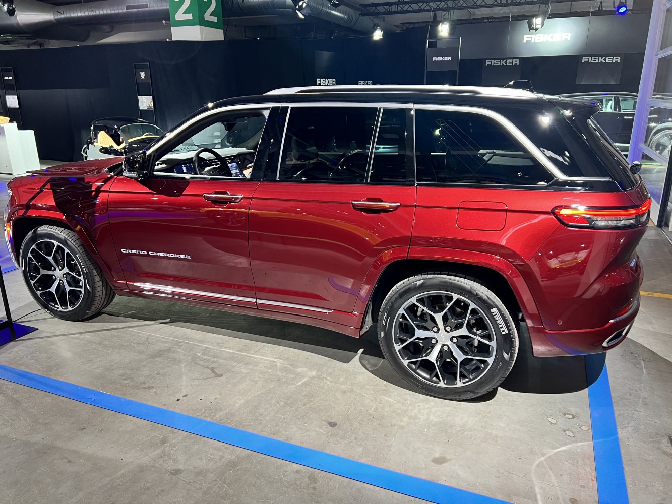 Side profile of SUV with black roof and alloy wheels