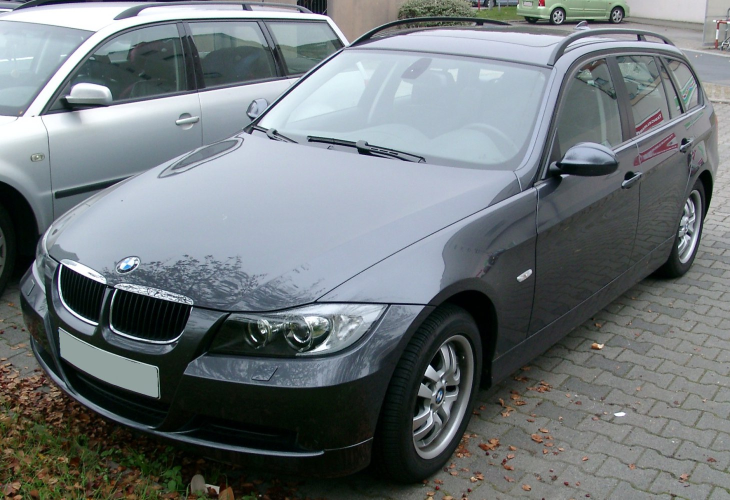 Grey wagon with kidney grille and alloy wheels front-side view