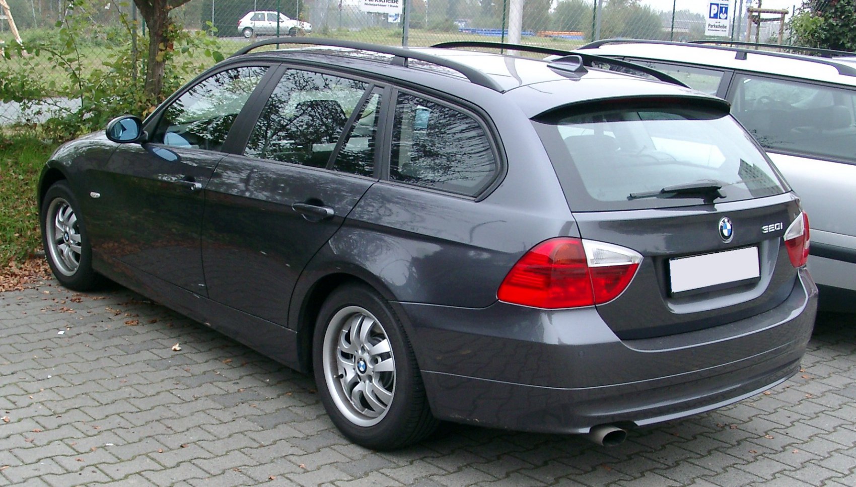 Rear side view of station wagon with roof rails and distinct rear lights
