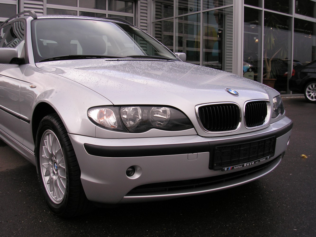 BMW E46 Touring facelift front with headlights and kidney grille