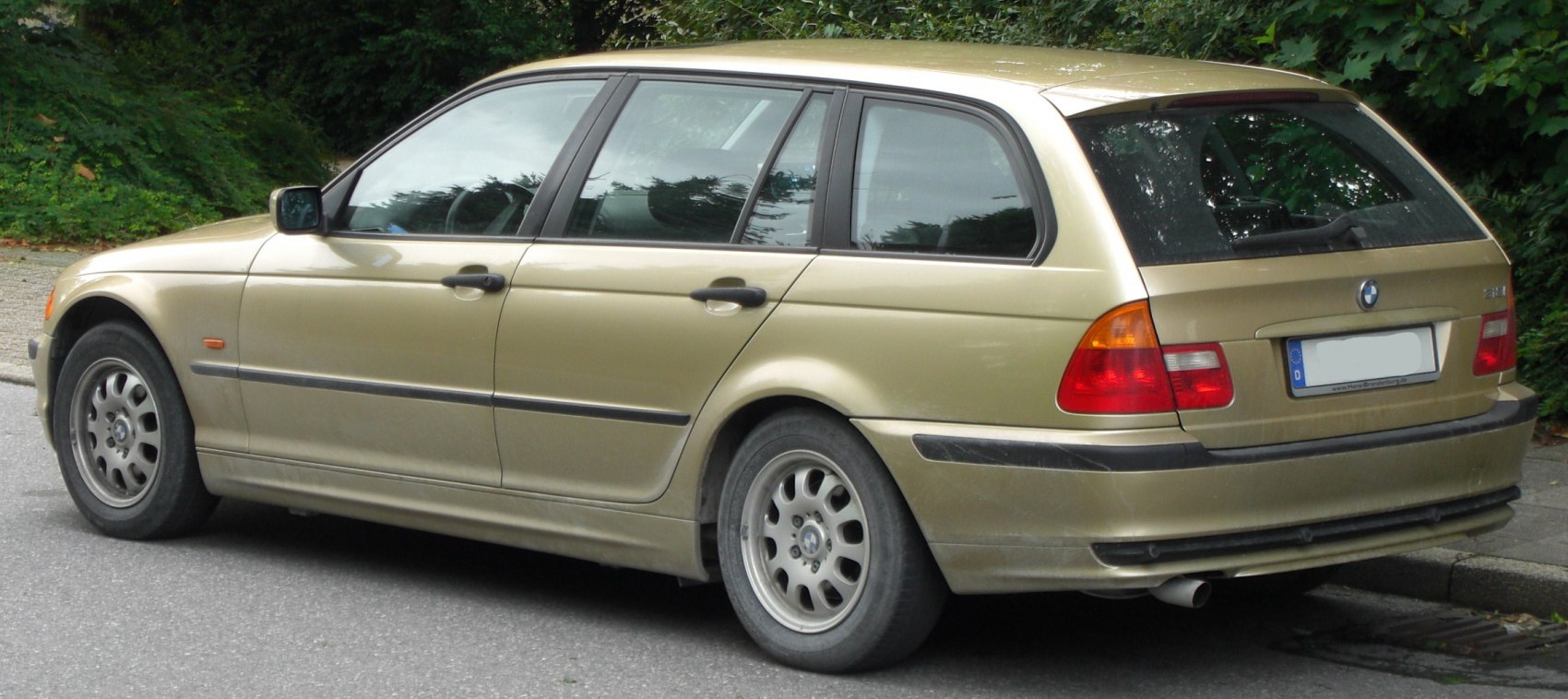 Rear side view station wagon with alloy wheels