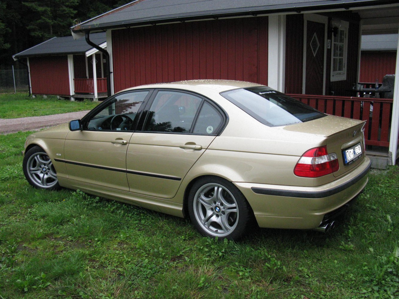 Side and rear view of a 1998 sedan with alloy wheels.