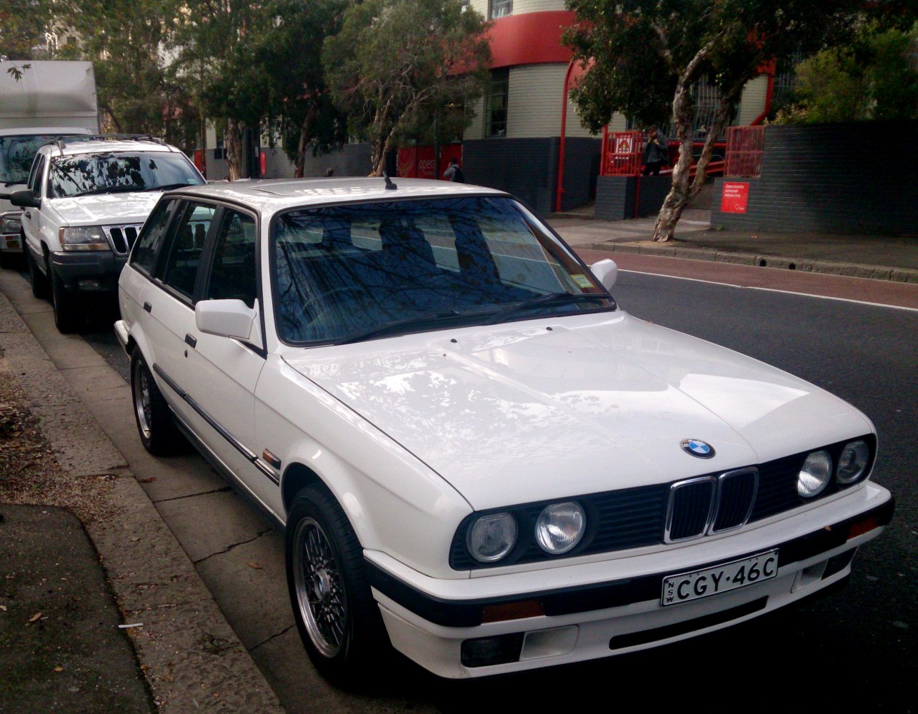 White E30 Touring with dual headlights and kidney grille