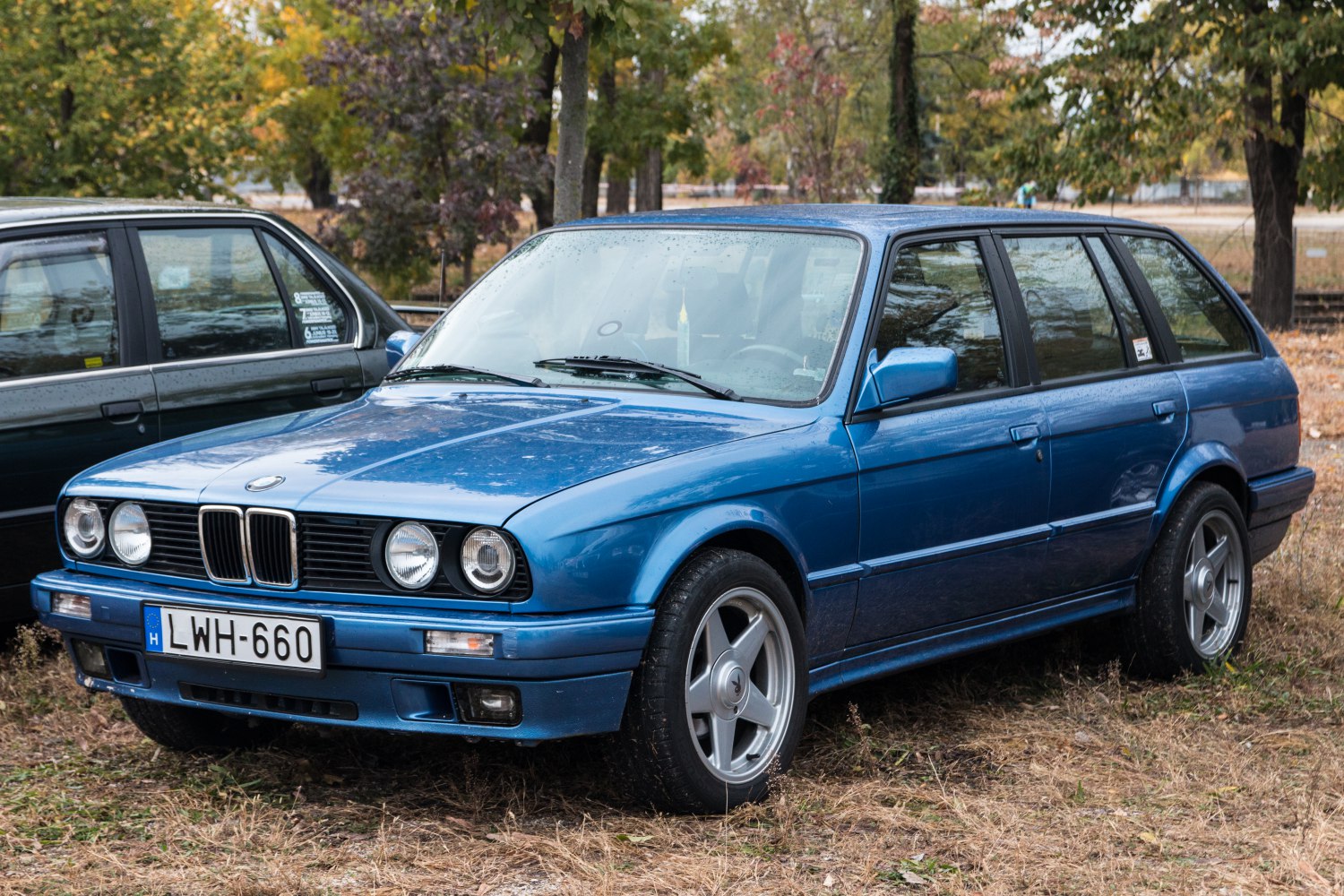 Blue 1987 facelift wagon with quad round headlights and alloy wheels