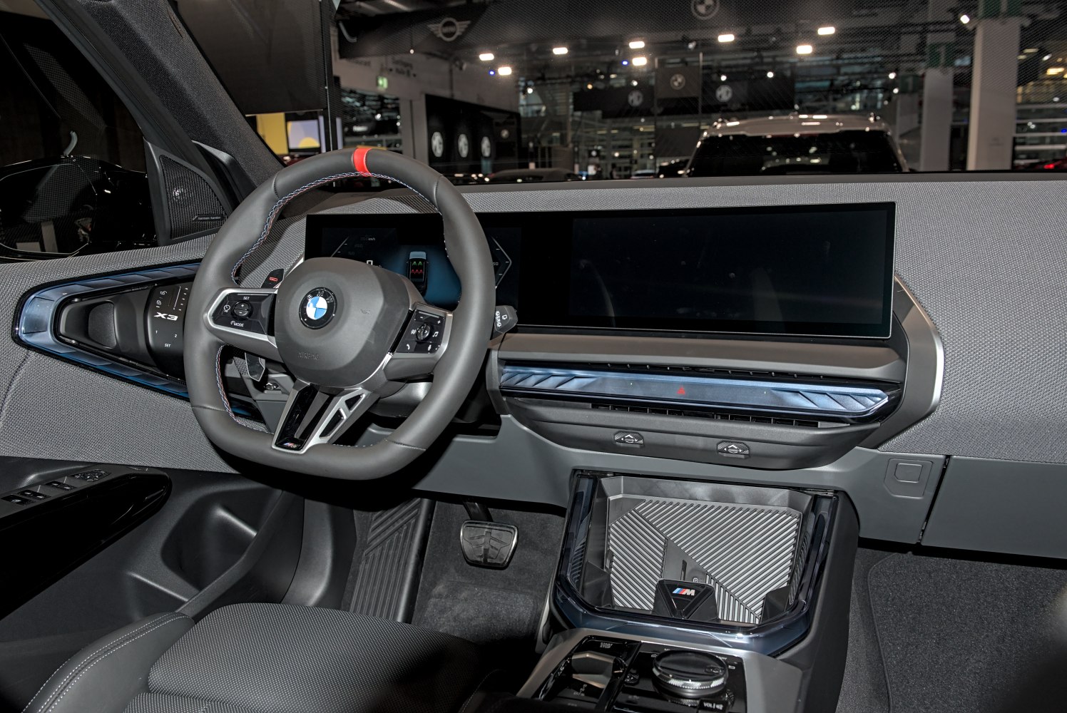 Digital dashboard and sporty steering wheel with M badge