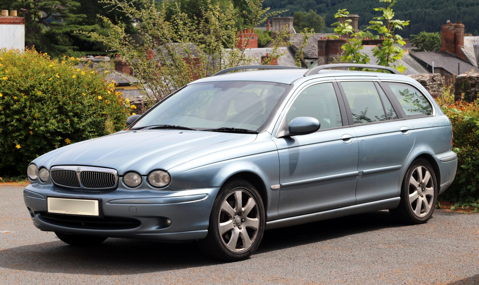 Silver station wagon side-front view with alloy wheels and roof rails