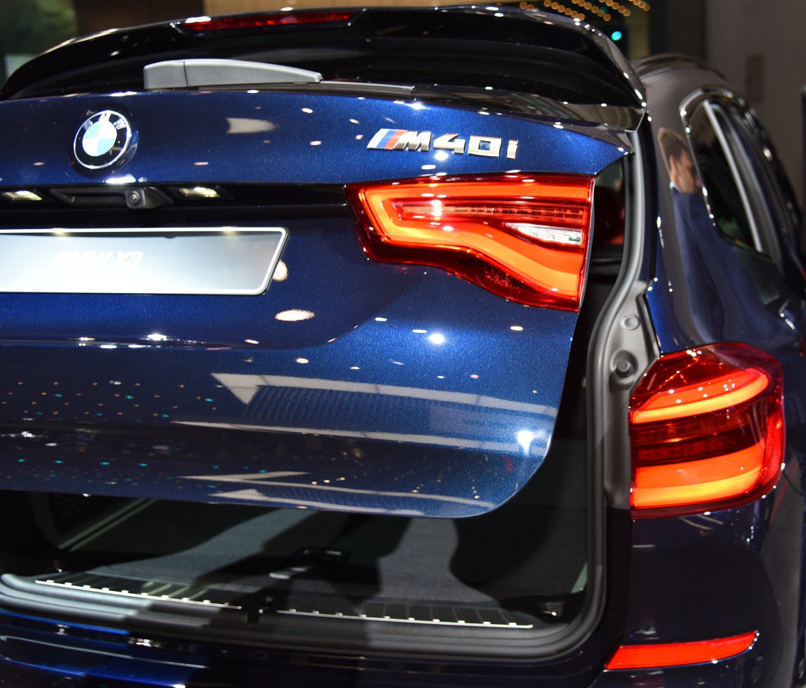 Open rear tailgate with LED taillights