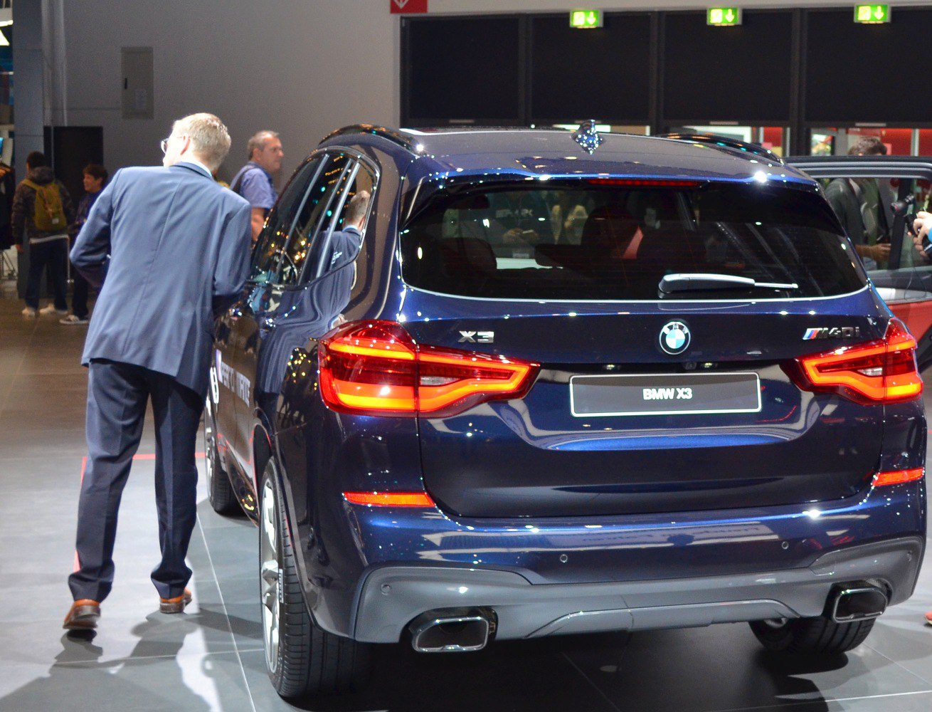LED tail lights and dual M Performance exhausts at rear of SUV