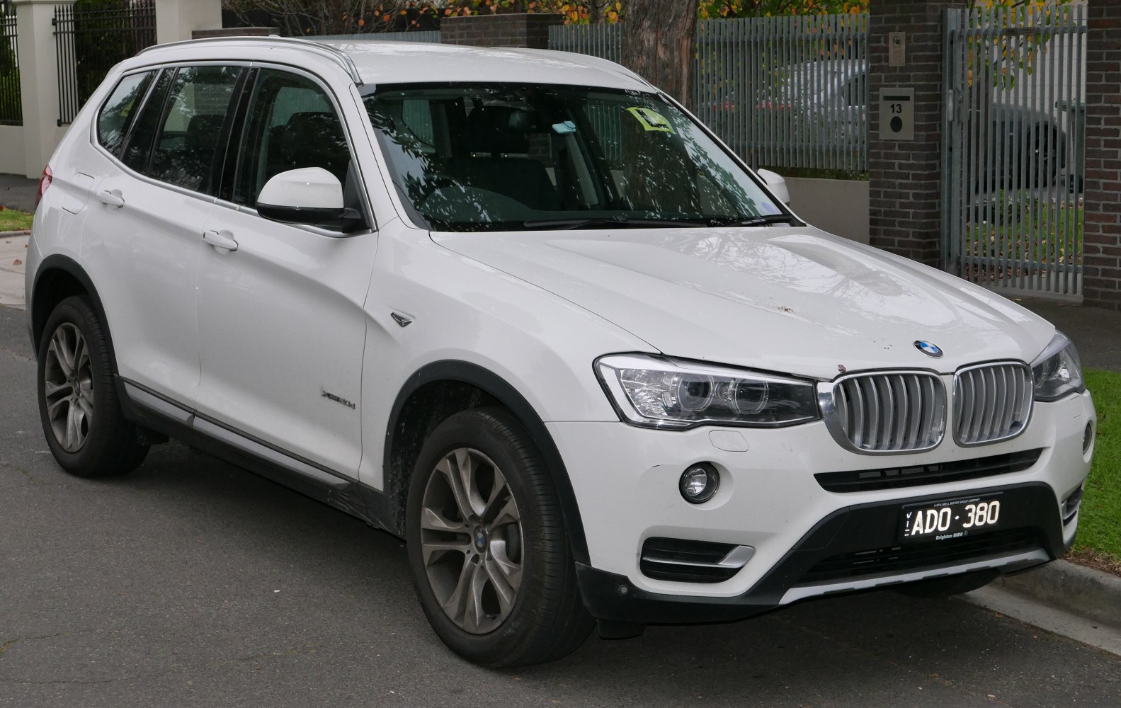 Front side view of SUV with kidney grille and headlights