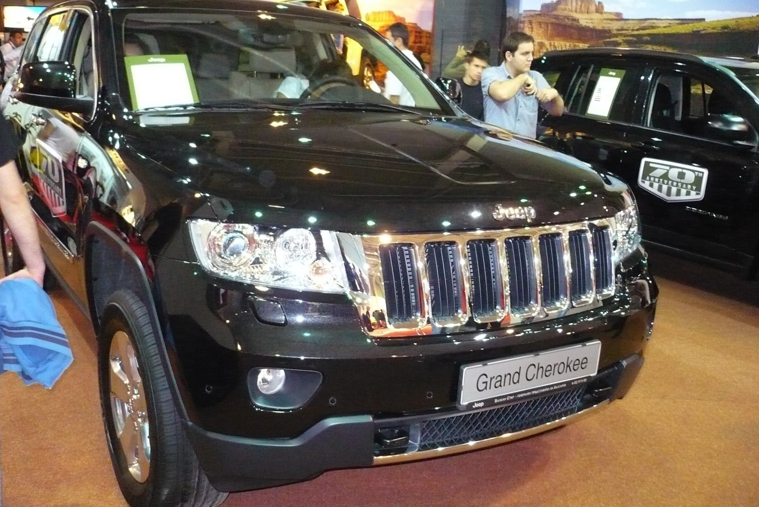 Close-up of Jeep Grand Cherokee IV front grille and headlights