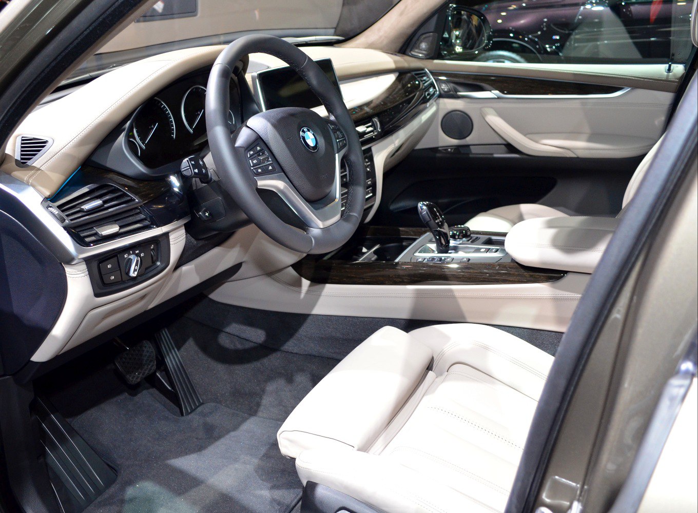 luxurious dashboard and steering wheel with beige seats