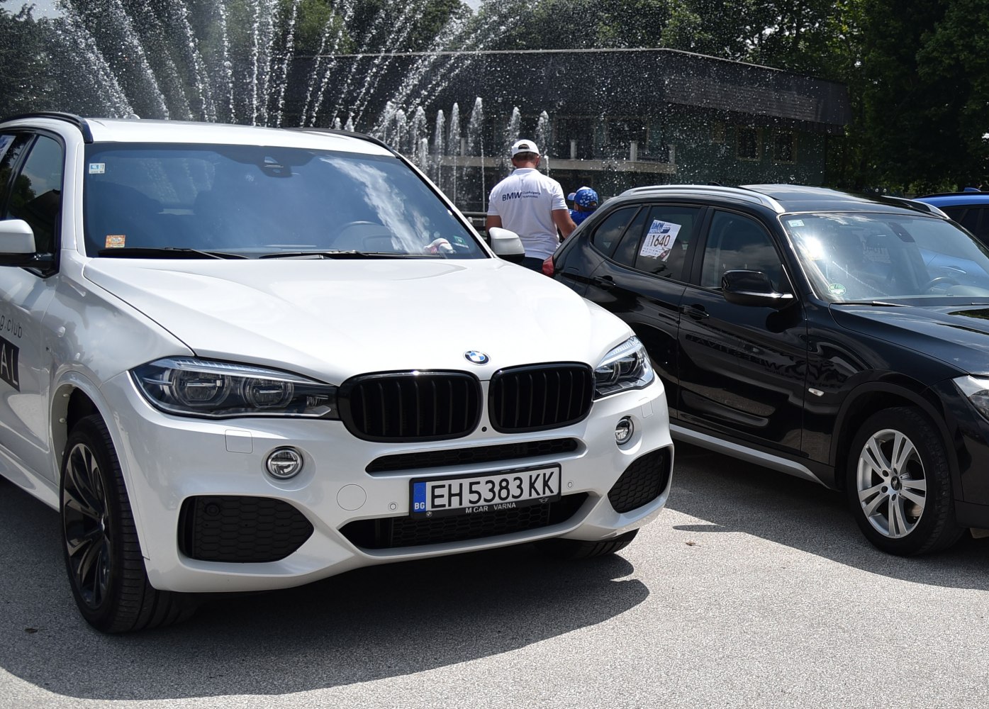 Front view of luxury SUV with dual kidney grille and LED headlights