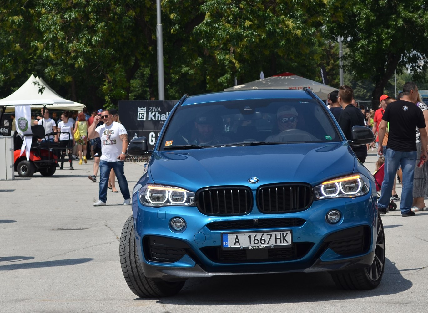 Front view of BMW SUV with LED headlights and kidney grille