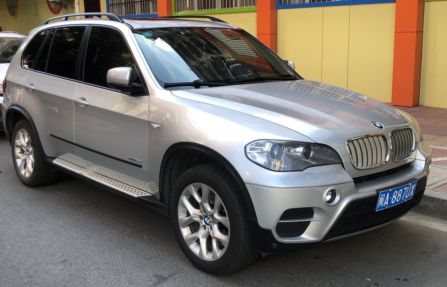 Silver SUV front side with alloy wheels and kidney grille