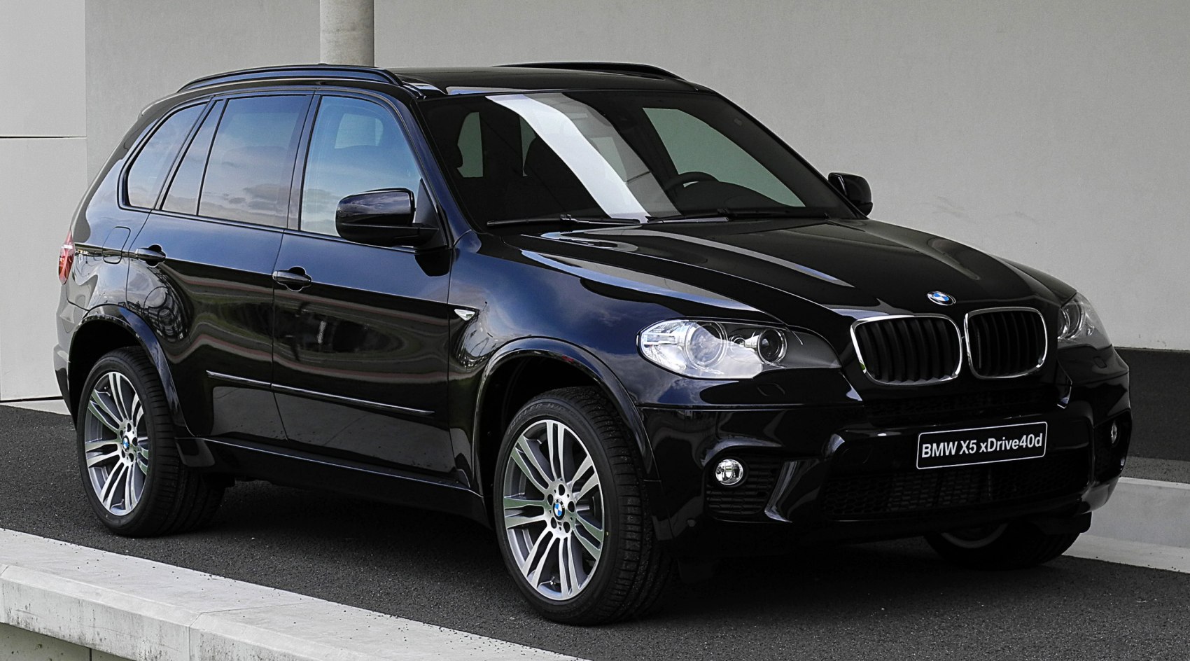 Black SUV with alloy wheels front three-quarter view