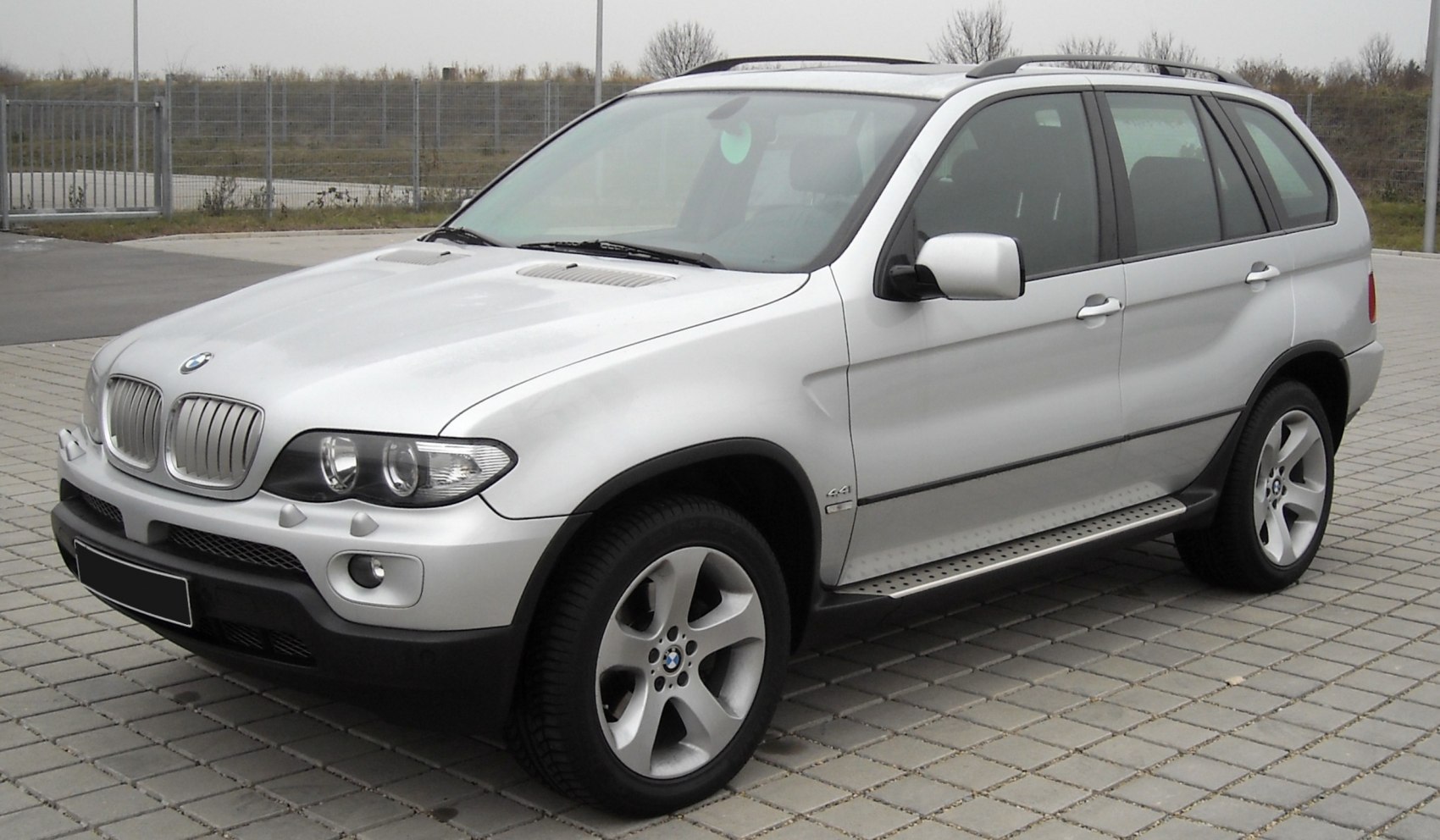 Silver SUV front side view with kidney grille and alloy wheels