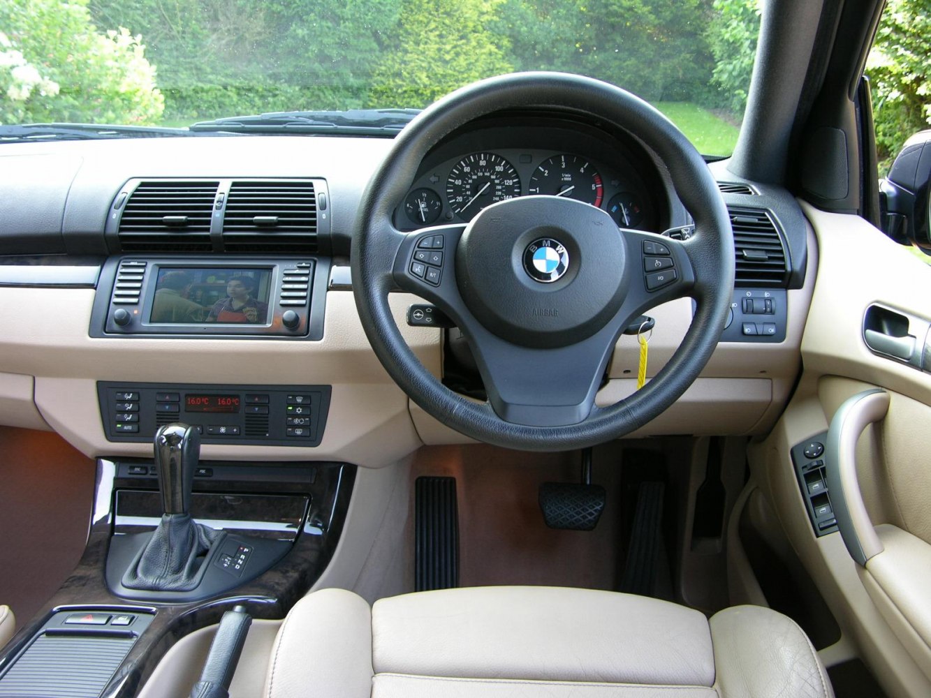 Steering wheel and dashboard with navigation screen and automatic gear shifter